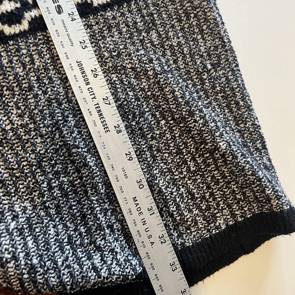 American Eagle Outfitters Black and White Poncho - Picture 8 of 10